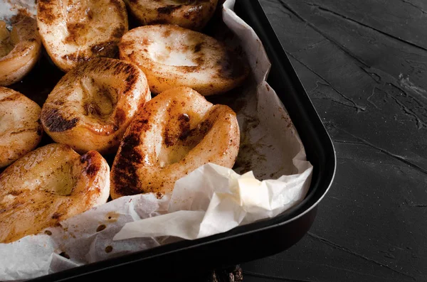 Karamelize Armut - şurup baharat ile haşlanmış armut