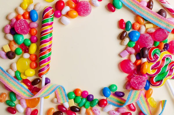 Renkli şeker ve tatlılar bir sürü