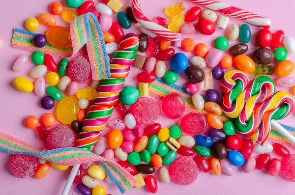 Renkli şeker ve tatlılar bir sürü