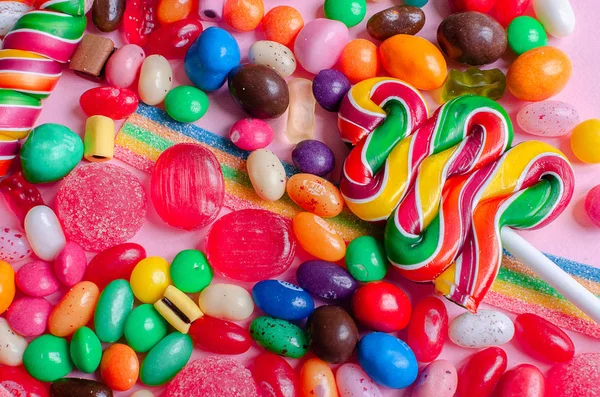 Renkli şeker ve tatlılar bir sürü
