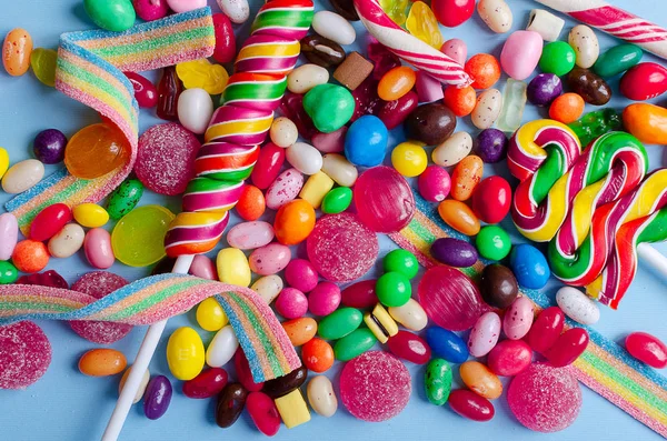 Renkli şeker ve tatlılar bir sürü