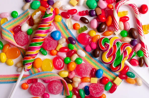 Renkli şeker ve tatlılar bir sürü