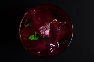 Buz, meyve ve pepermint ile coctails seti