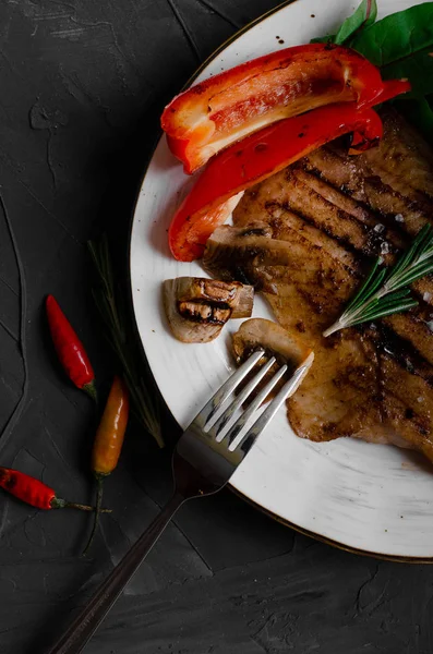 Barbekü Sebze ve bitkisel Ile Izgara Balık Fileto