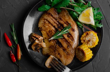 Barbekü Sebze ve bitkisel Ile Izgara Balık Fileto