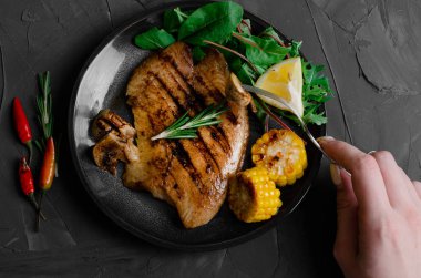 Barbekü Sebze ve bitkisel Ile Izgara Balık Fileto