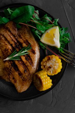 Barbekü Sebze ve bitkisel Ile Izgara Balık Fileto