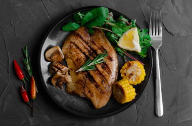Barbekü Sebze ve bitkisel Ile Izgara Balık Fileto