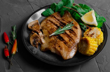 Barbekü Sebze ve bitkisel Ile Izgara Balık Fileto