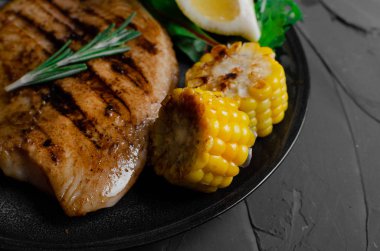 Barbekü Sebze ve bitkisel Ile Izgara Balık Fileto