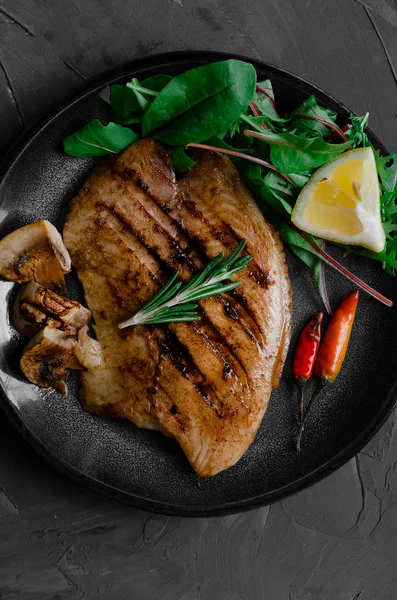 Barbekü Sebze ve bitkisel Ile Izgara Balık Fileto