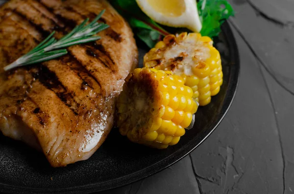 Barbekü Sebze ve bitkisel Ile Izgara Balık Fileto