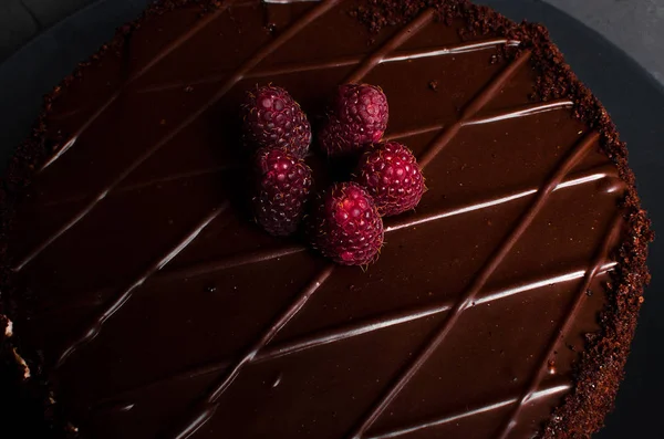 Chocolate cake with fresh berries and nuts — Stock Photo, Image