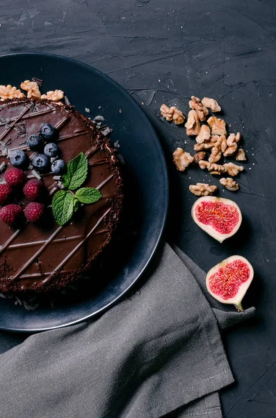 Chocolate cake with fresh berries and nuts — Stock Photo, Image