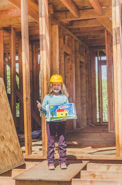 Niño Una Niña Casco Sitio Construcción Una Casa Marco Madera — Foto de Stock