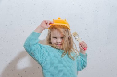 çocuk işçisi, Builder, bir kask kız duvar boya