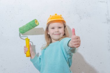 çocuk işçisi, Builder, bir kask kız duvar boya