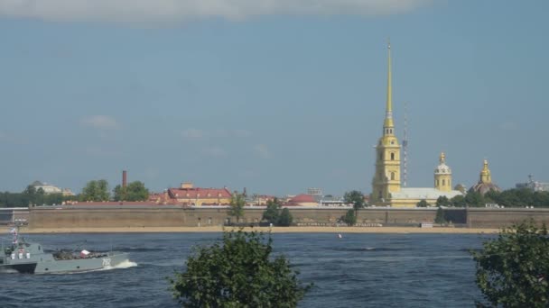 Rússia São Petersburgo Julho 2018 Contra Pano Fundo Catedral Fortaleza — Vídeo de Stock