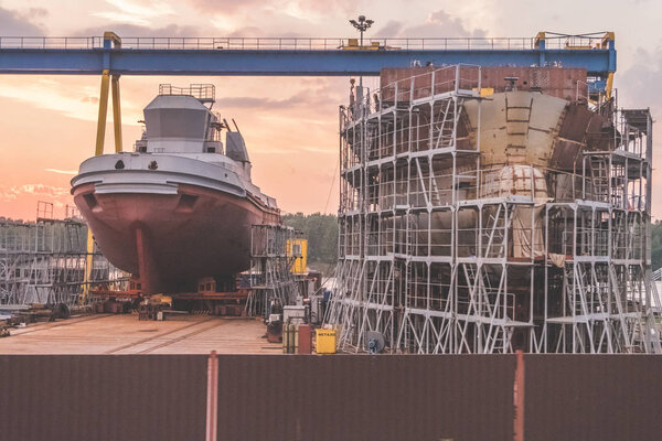 в доках ремонт буксира
