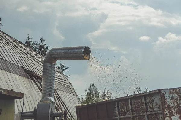 Atık işleme için geri dönüşümlü malzemeler için talaş toplama çöp, fabrika, değirmen için kaba havalandırma tüpü çıkarmak uçan toplar