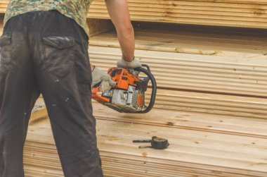 adam chainsaw panoları, açık testere ile kesme