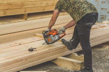 adam chainsaw panoları, açık testere ile kesme