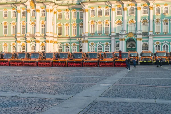 Rússia São Petersburgo Setembro 2018 Desfile Equipamentos Limpeza Carros Praça — Fotografia de Stock