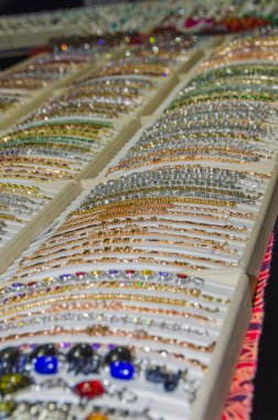 bir kadın bilezik, takı, Sergisi düzenlendiği