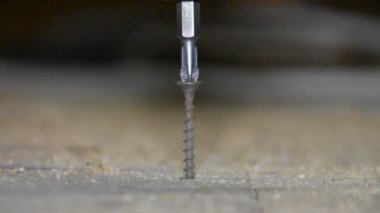 tornavida vidayı sıkın