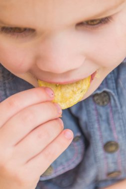 Kız, Bebek yemek patates cipsi, değil sağlıklı gıda,