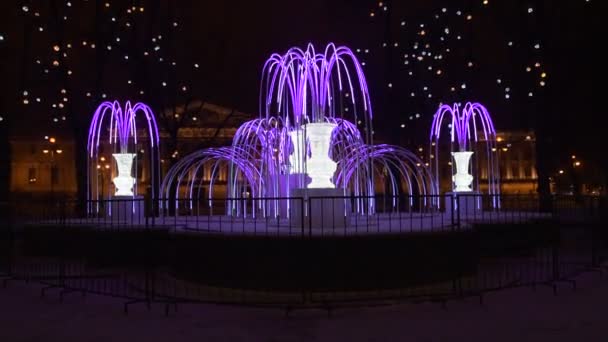 Een Fontein Van Licht Slingers Nachts Winter — Stockvideo