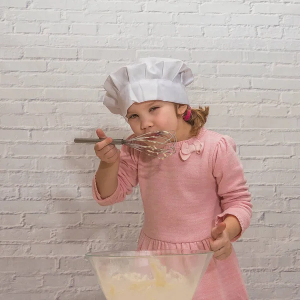 Mutfak Pişirme Yemek Kız Cook Bebek — Stok fotoğraf
