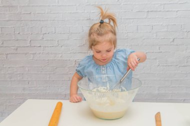 mutfak pişirme yemek kız cook bebek