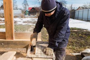 makine üzerinde çalışma taş, lazer disk keser