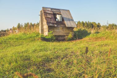 Çayır kuyusu, temiz artezyen suyu olan eski bir kuyudur.