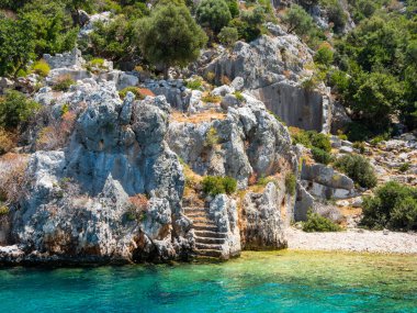 Kekova Demre yakınındaki küçük Türk Adası üzerinde batık şehir kalıntıları. Antalya İli, Türkiye.