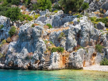 Kekova Demre yakınındaki küçük Türk Adası üzerinde batık şehir kalıntıları. Antalya İli, Türkiye.