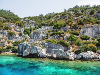 Kekova Demre yakınındaki küçük Türk Adası üzerinde batık şehir kalıntıları. Antalya İli, Türkiye.