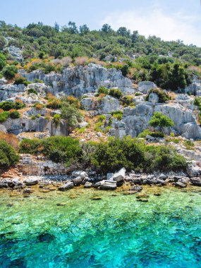 Kekova Demre yakınındaki küçük Türk Adası üzerinde batık şehir kalıntıları. Antalya İli, Türkiye.