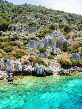 Kekova Demre yakınındaki küçük Türk Adası üzerinde batık şehir kalıntıları. Antalya İli, Türkiye.