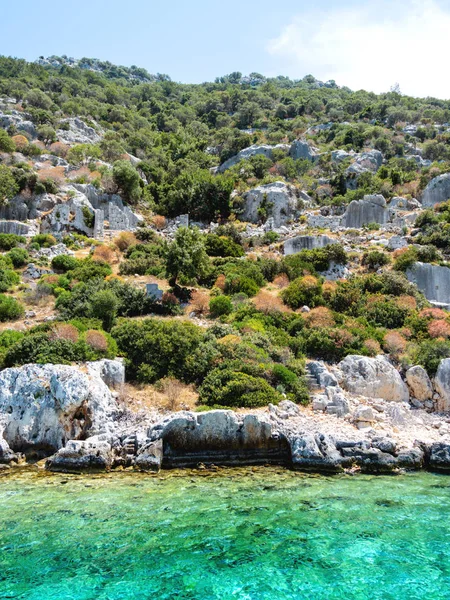 Kekova Demre yakınındaki küçük Türk Adası üzerinde batık şehir kalıntıları. Antalya İli, Türkiye.
