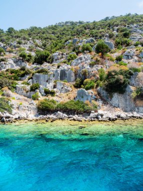 Kekova Demre yakınındaki küçük Türk Adası üzerinde batık şehir kalıntıları. Antalya İli, Türkiye.