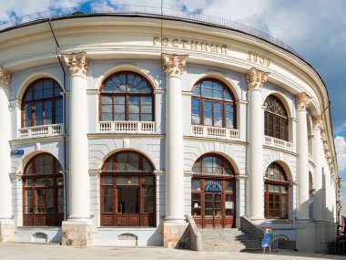 Eski Merchant Court (bina - Gostiny Dvor, giriş 1 kitabe). Moscow, Rusya Federasyonu.
