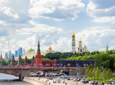 Moskova, Rusya - 03 Haziran 2018. Panorama görünüm Kremlin, Ivan büyük belltower ve Moscow city iş merkezi.