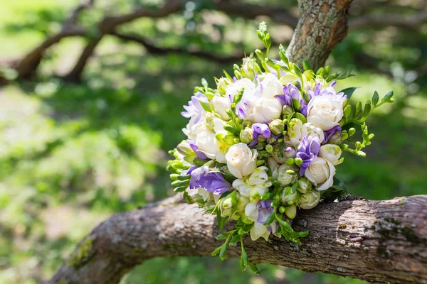 Ramo Nupcial Con Rosas Flores Freesia Composición Floral Tradicional Para — Foto de Stock