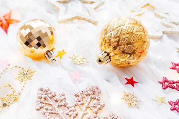 Χριστούγεννα Και Νέο Έτος Διακοπές Φόντο Λαμπτήρες Και Διακοσμήσεις Χρυσές — Φωτογραφία Αρχείου