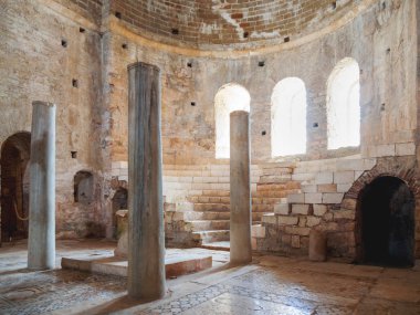 Sunak bölümü Aziz Nikolaos Kilisesi. Demre, Türkiye'de ünlü dini dönüm noktası.