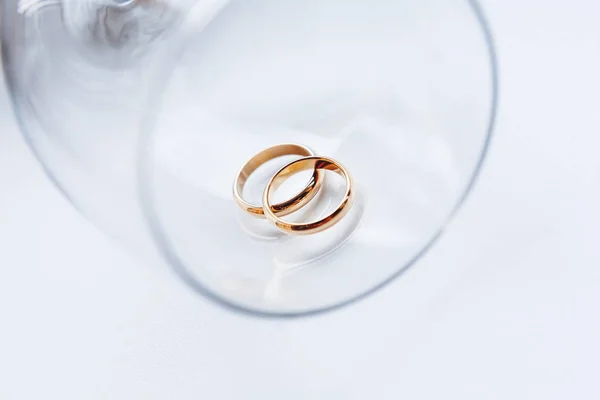 Wedding Golden Rings Transparent Glass Symbol Love Marriage Creative Picture — Stock Photo, Image