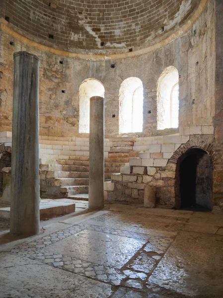 Sunak bölümü Aziz Nikolaos Kilisesi. Demre, Türkiye'de ünlü dini dönüm noktası.