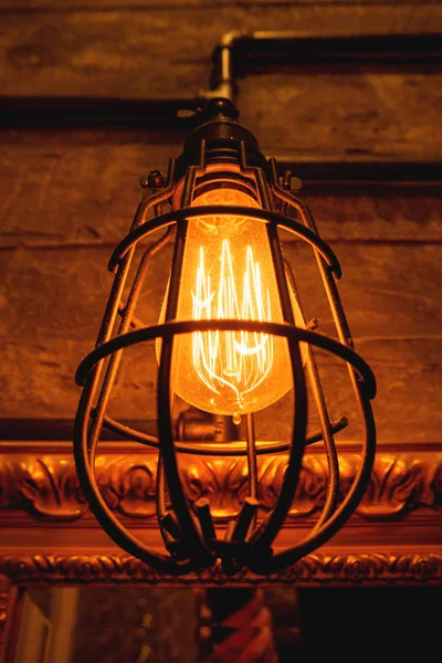Bombillas Vintage Con Filamento Más Brillante Una Linterna Anticuada Lámpara — Foto de Stock